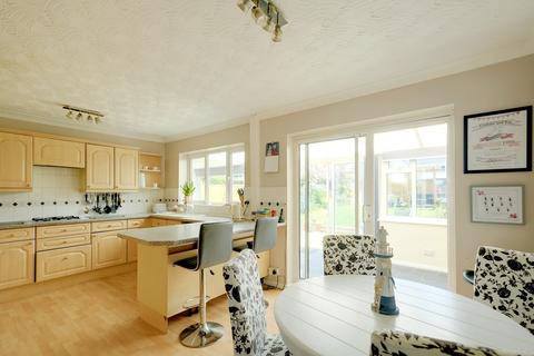 6 Barrington Close, Chelmsford, CM2 7AX