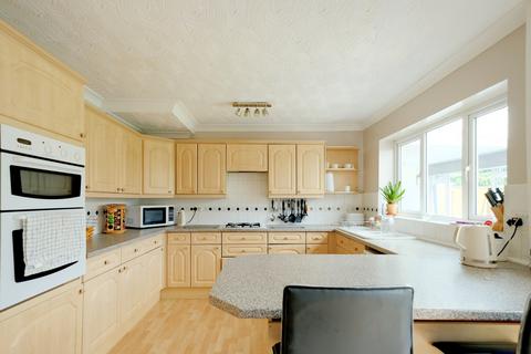 6 Barrington Close, Chelmsford, CM2 7AX