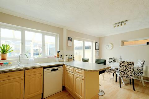 6 Barrington Close, Chelmsford, CM2 7AX