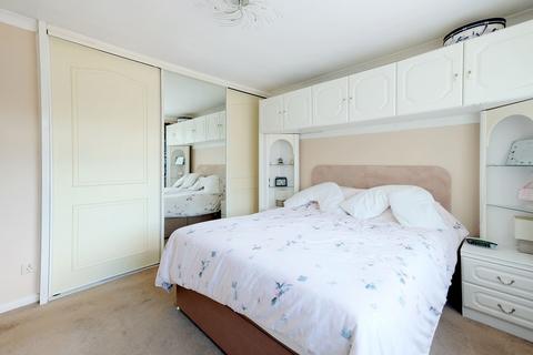 6 Barrington Close, Chelmsford, CM2 7AX