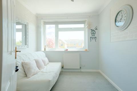 6 Barrington Close, Chelmsford, CM2 7AX