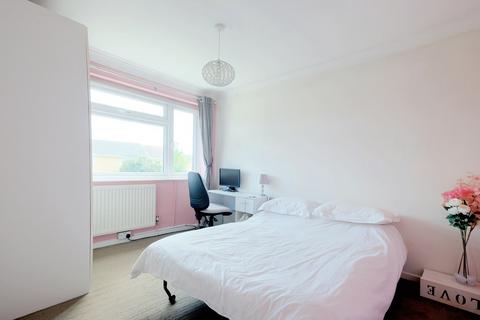 6 Barrington Close, Chelmsford, CM2 7AX