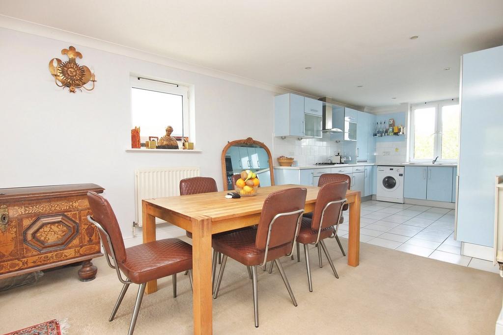 Creswell Drive, Langley Waterside, BR3 2 bed apartment for sale £575,000