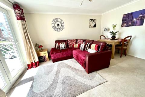 2 bedroom apartment for sale - Cypher House, Marina, Swansea