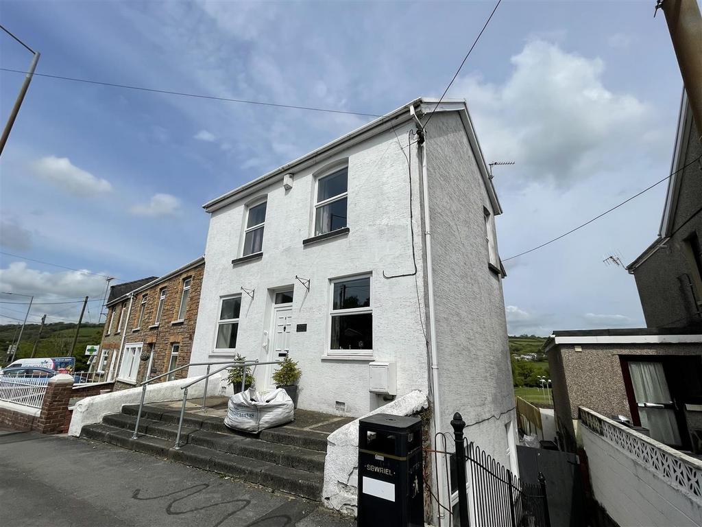 Heol Y Parc, Pontyberem, Llanelli 6 bed end of terrace house for sale