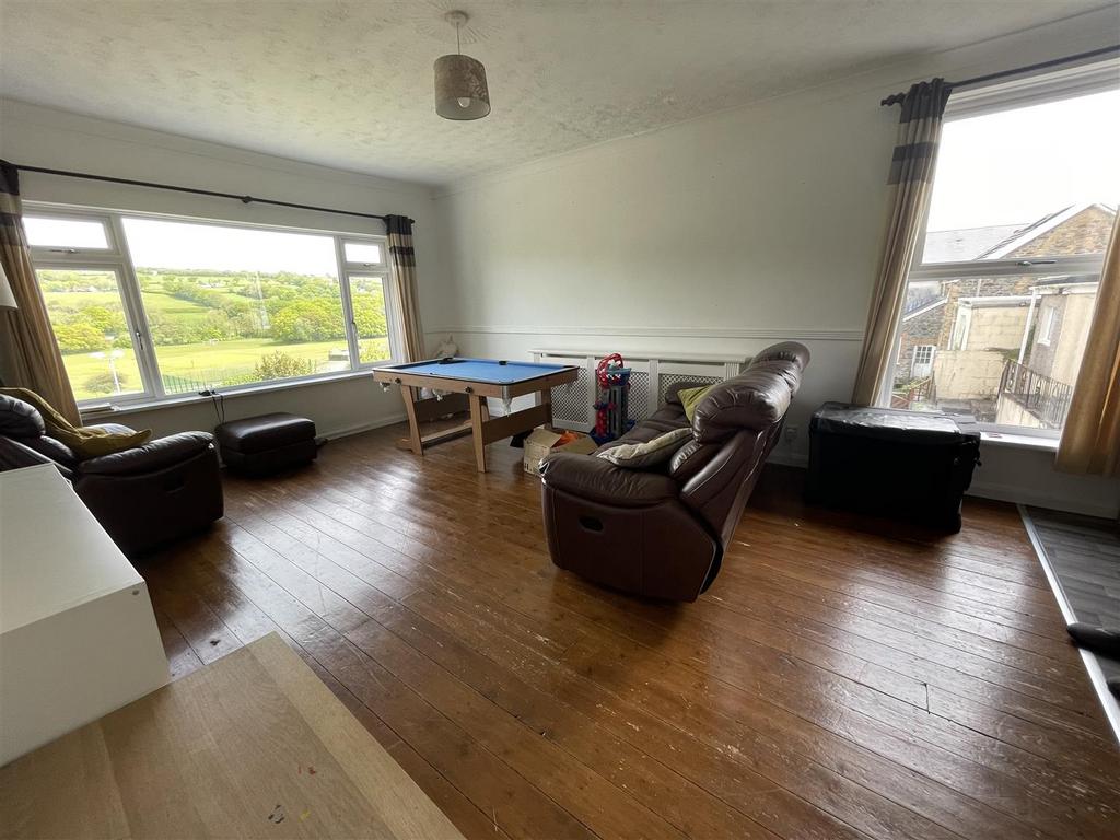 Heol Y Parc, Pontyberem, Llanelli 6 bed end of terrace house for sale