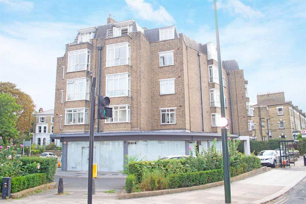 Richmond Road, East Twickenham 2 bed apartment to rent £4,334 pcm (£