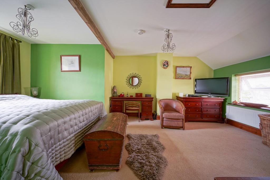 11 Master Bedroom Rainbow Cottage.jpg