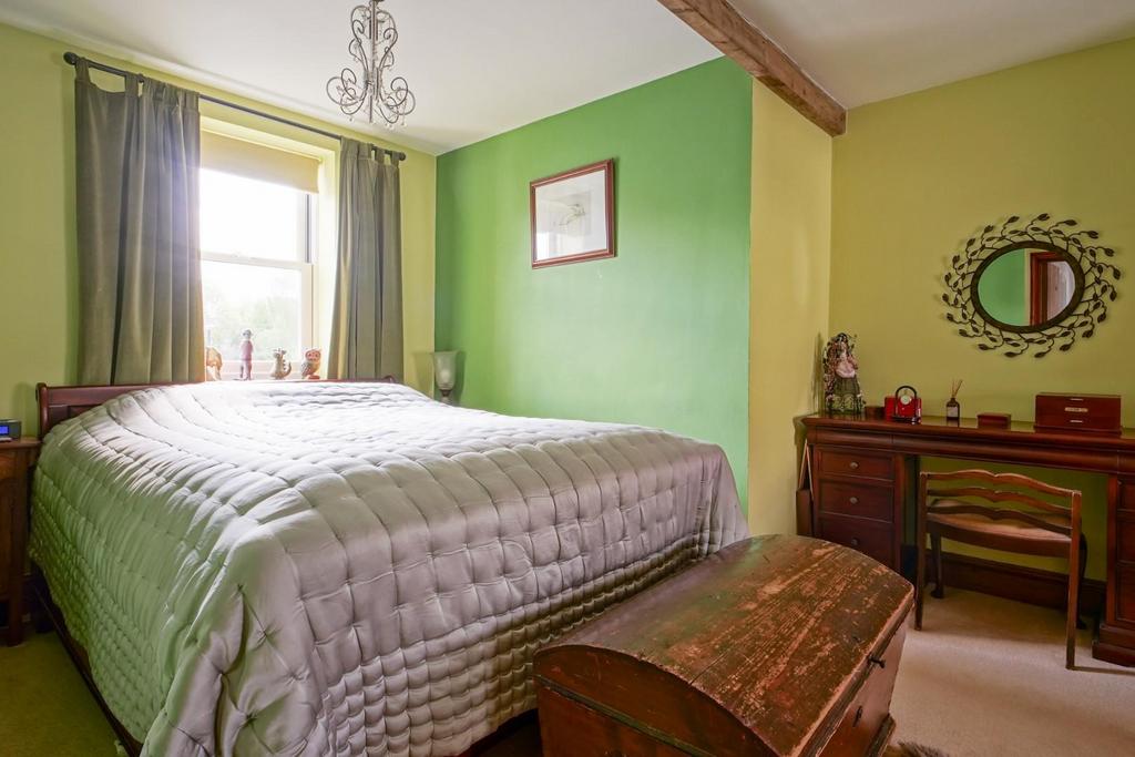 11 Master Bedroom Rainbow Cottage-2.jpg