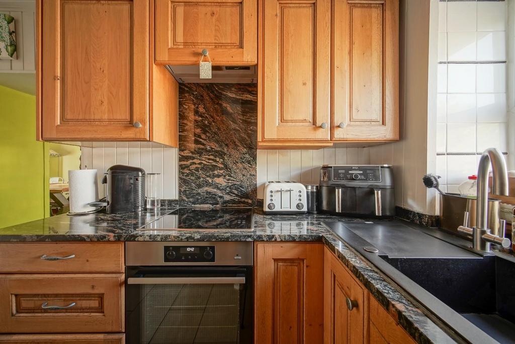 4 Kitchen  Rainbow Cottage-6.jpg