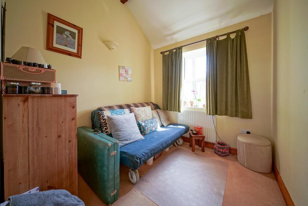 9 Office-massage Rainbow Cottage.jpg