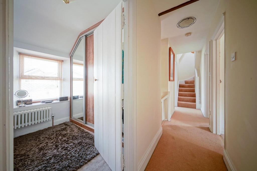 12 Hallway Rainbow Cottage.jpg