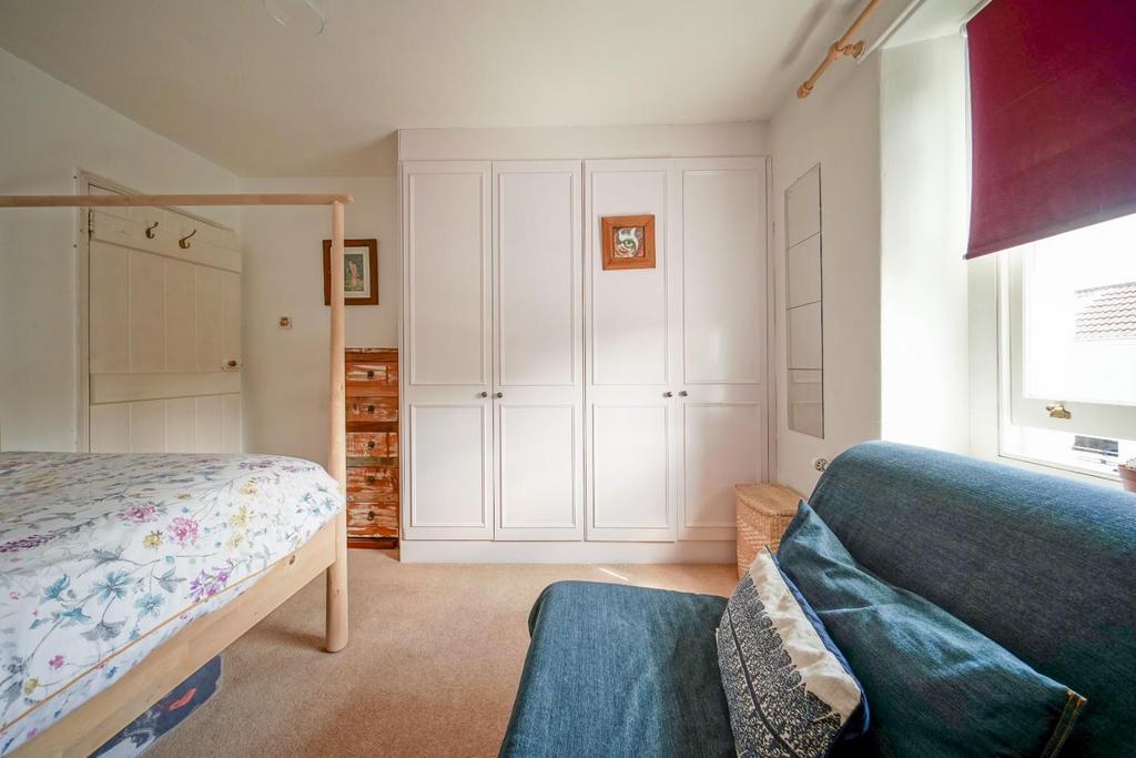 13 Bedroom1  Rainbow Cottage-8.jpg