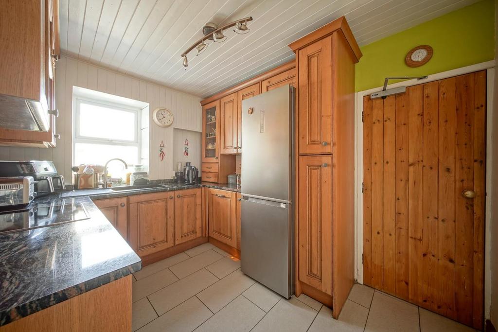 4 Kitchen  Rainbow Cottage-5.jpg