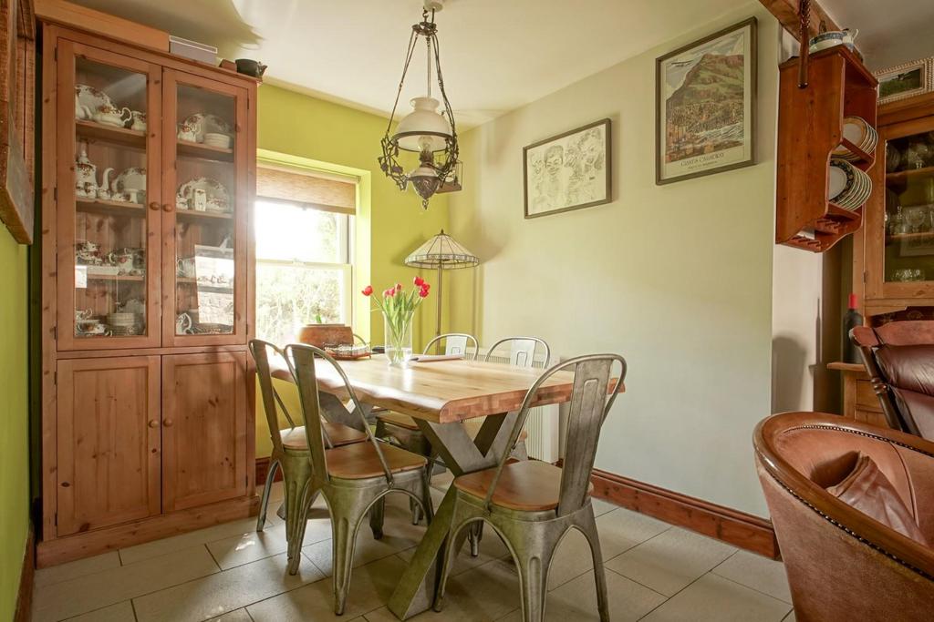 3 Dining  Rainbow Cottage-6.jpg