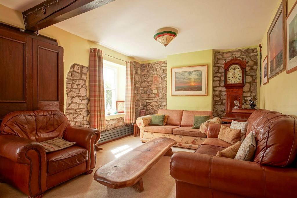 6 Sitting room Rainbow Cottage-11.jpg
