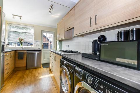 14 Buttfield Road, Hessle, HU13 0AS