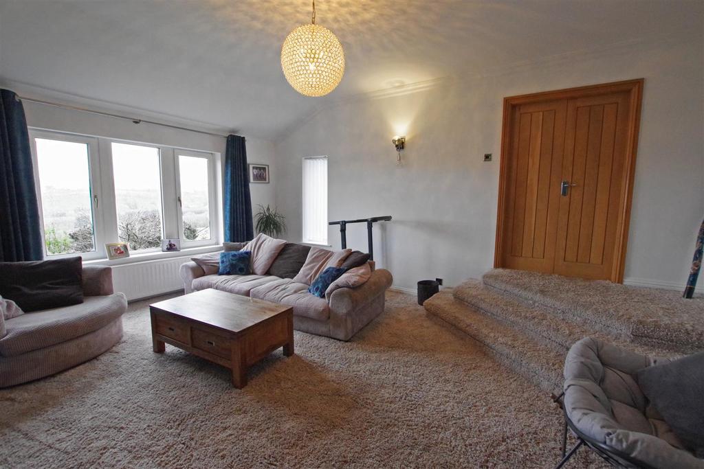 Sunnybank Road, Greetland, Halifax 6 bed detached house for sale £575,000