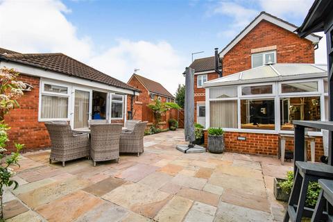4 bedroom detached house for sale, Eildon Hills Close, Hull