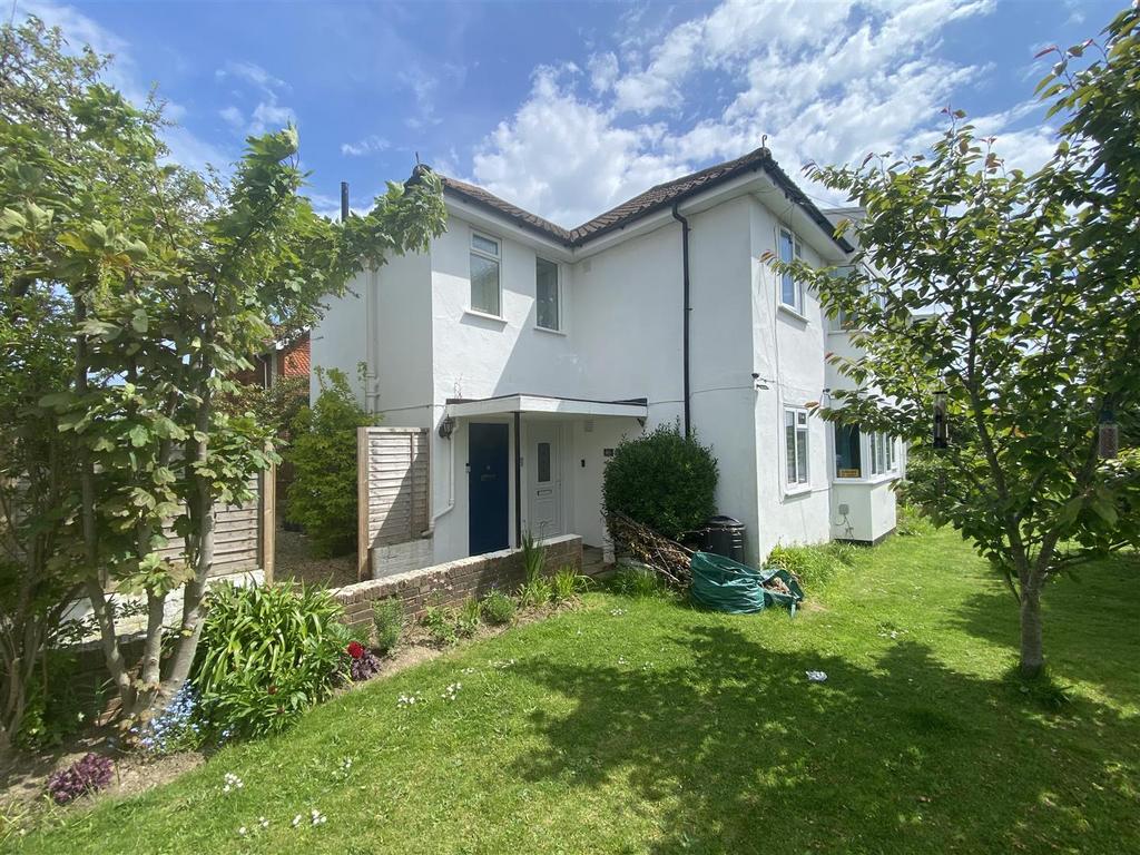 Hurst Avenue, Worthing 3 bed flat for sale £300,000