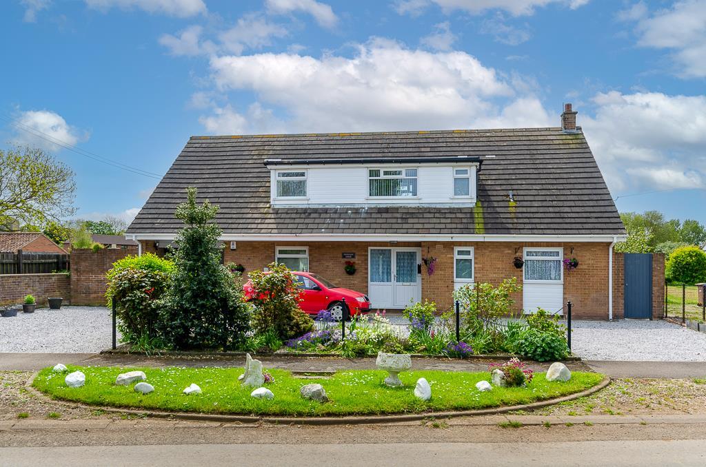 Northside Road, Hollym 5 bed detached bungalow for sale £290,000