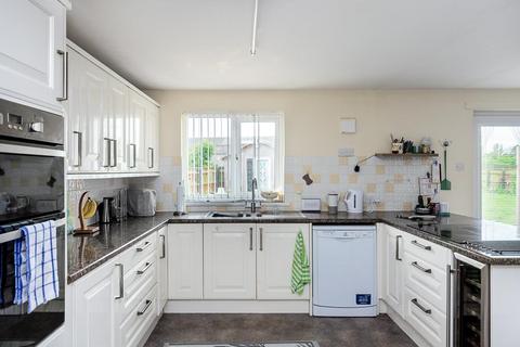 5 bedroom detached bungalow for sale, Northside Road, Hollym