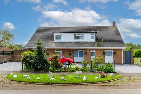 5 bedroom detached bungalow for sale, Northside Road, Hollym