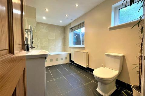 18 Riverside Road, Burnham-on-crouch, CM0 8JY