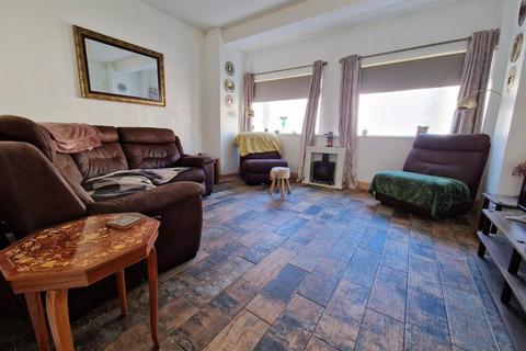 4 bedroom end of terrace house for sale - Bridgend Road, Llanharan, Pontyclun