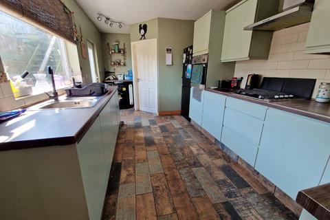 4 bedroom end of terrace house for sale - Bridgend Road, Llanharan, Pontyclun