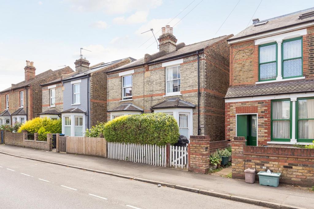 Elm Road, Kingston upon Thames 2 bed terraced house £1,799 pcm (£415 pw)