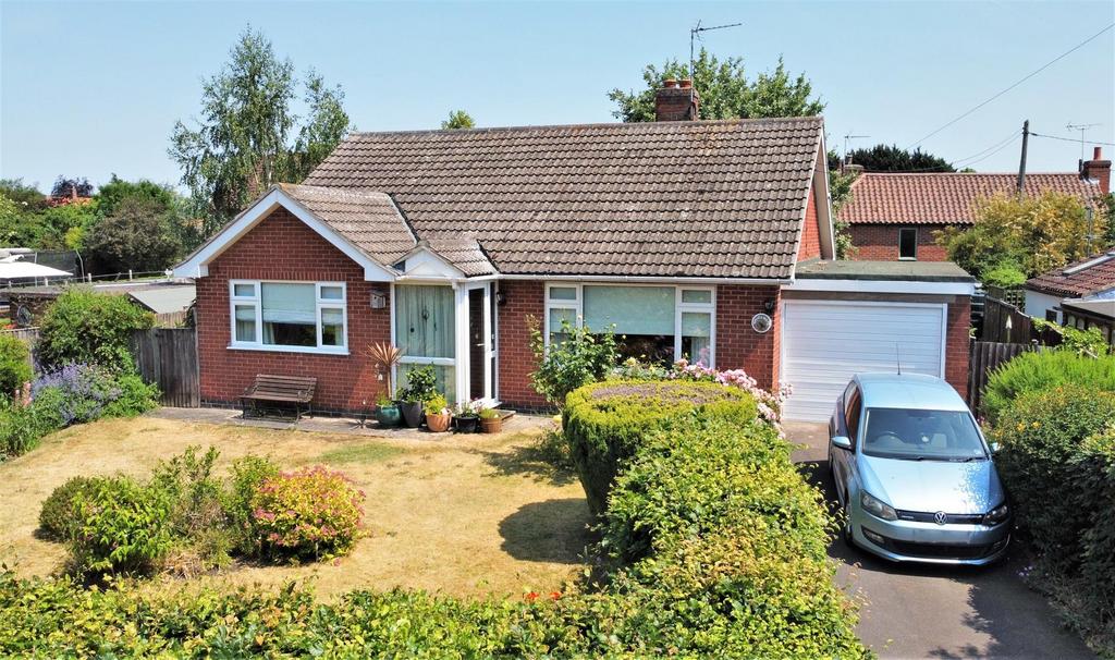 Whiteways, Low Road, Besthorpe, Newark 3 bed detached bungalow for sale