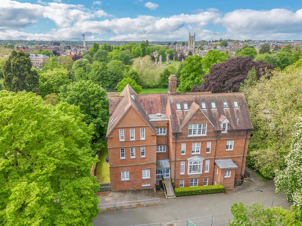 St James Court, The Vinefields, Bury St Edmunds 2 bed flat for sale £
