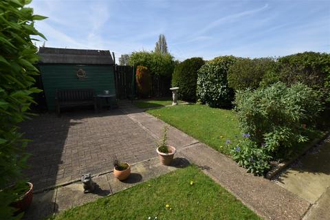 2 bedroom semi-detached bungalow for sale - Winchester Close, Hull