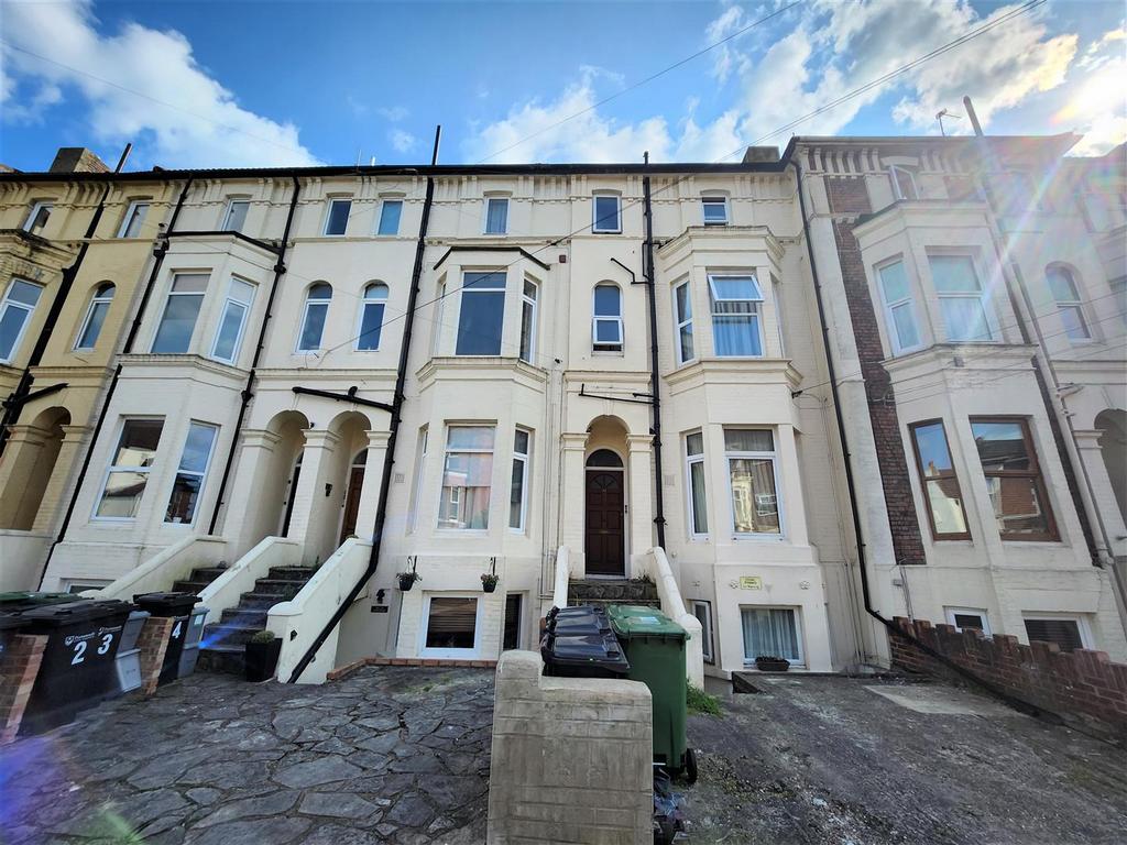 Nelson Road, Southsea 1 bed flat £800 pcm (£185 pw)