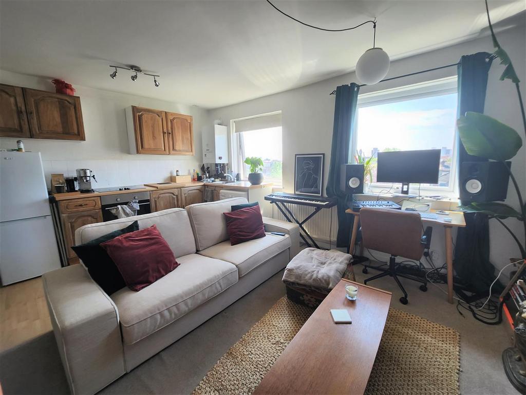 Nelson Road, Southsea 1 bed flat £800 pcm (£185 pw)