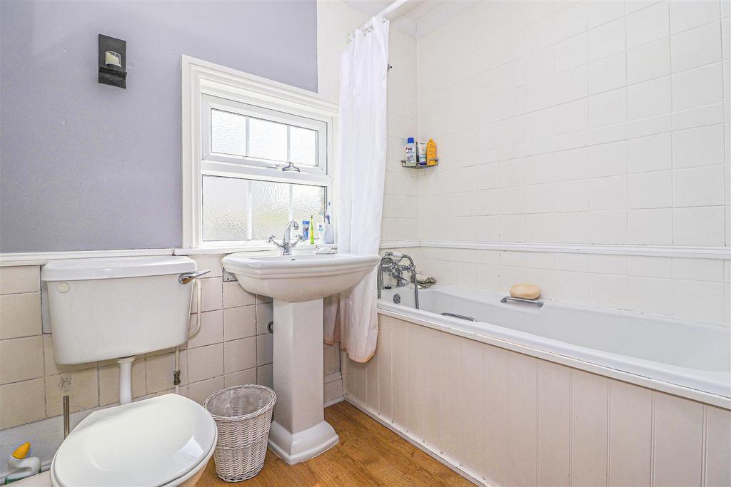 En suite to bedroom one