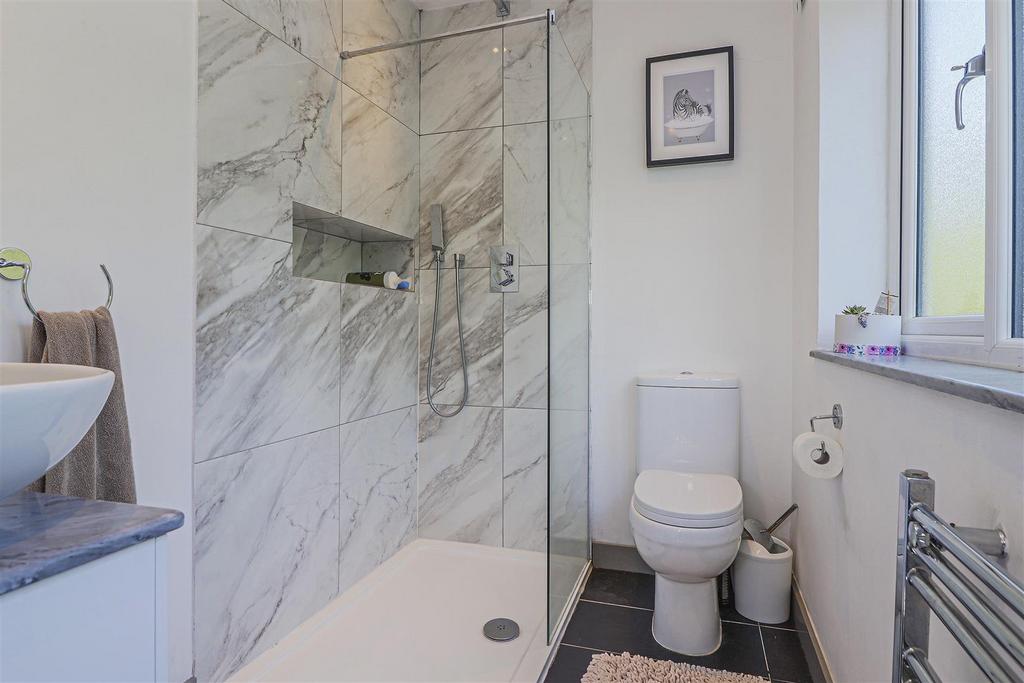 En suite to bedroom one