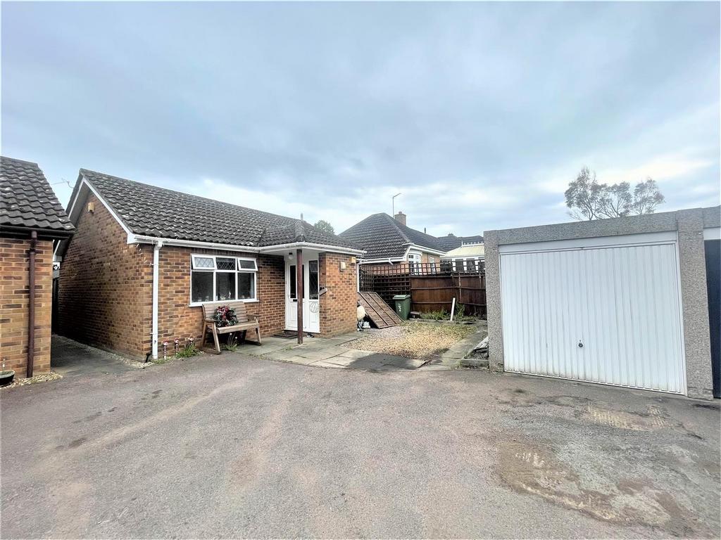Sundon Lane, Houghton Regis, Bedfordshire 3 bed detached bungalow for