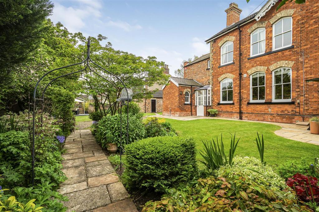 36, St. Johns Road Driffield, East Yorkshire, YO25 6RS 4 bed house for