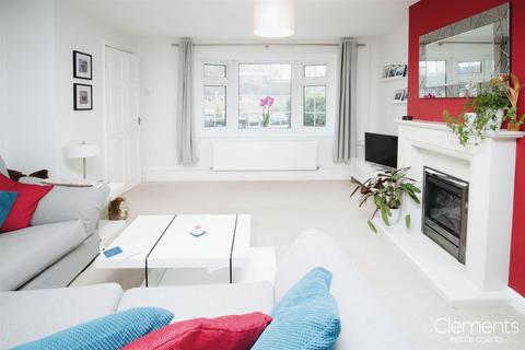 12 Hetchleys, Hemel Hempstead, HP1 3NX
