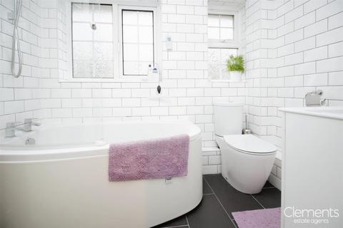 12 Hetchleys, Hemel Hempstead, HP1 3NX