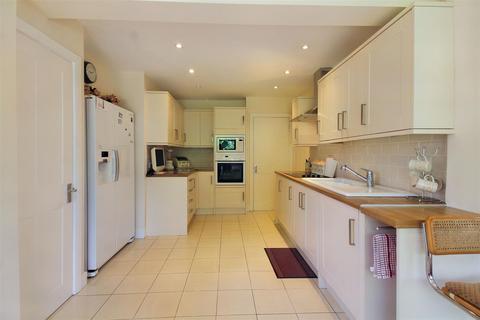 2 Kendal Close, Aylesbury, HP21 7HR