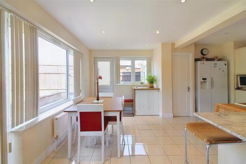 2 Kendal Close, Aylesbury, HP21 7HR