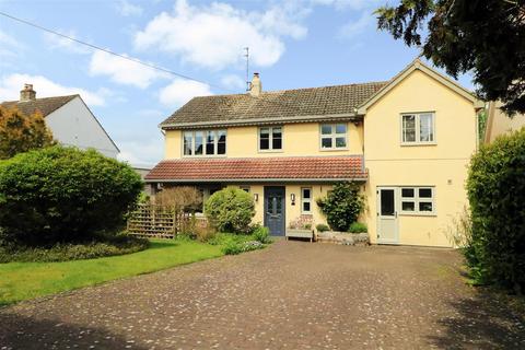 4 bedroom detached house for sale, 2 Common Road, Malmesbury