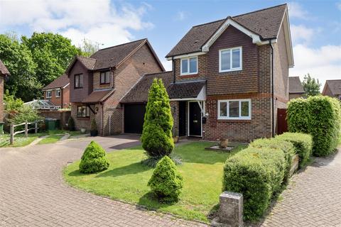22 Bignor Close, Horsham, RH12 5JQ