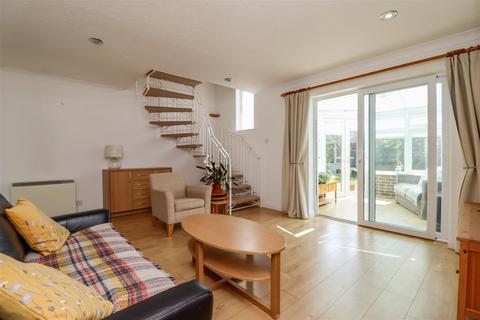 22 Bignor Close, Horsham, RH12 5JQ