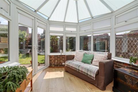22 Bignor Close, Horsham, RH12 5JQ