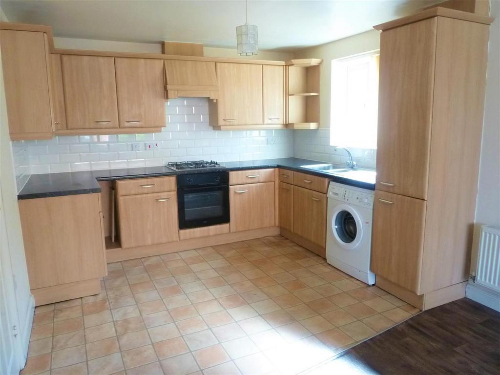 Haverhill Grove, Wombwell, Barnsley... 2 bed flat £575 pcm (£133 pw)