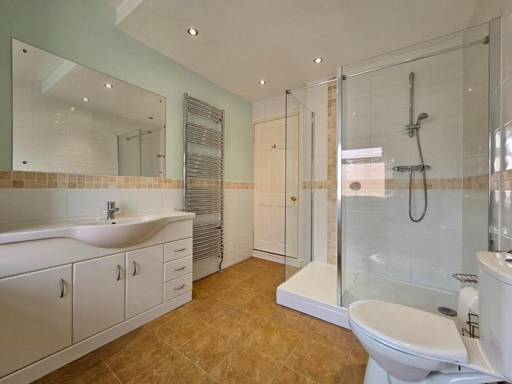 Bathroom Apsect 2
